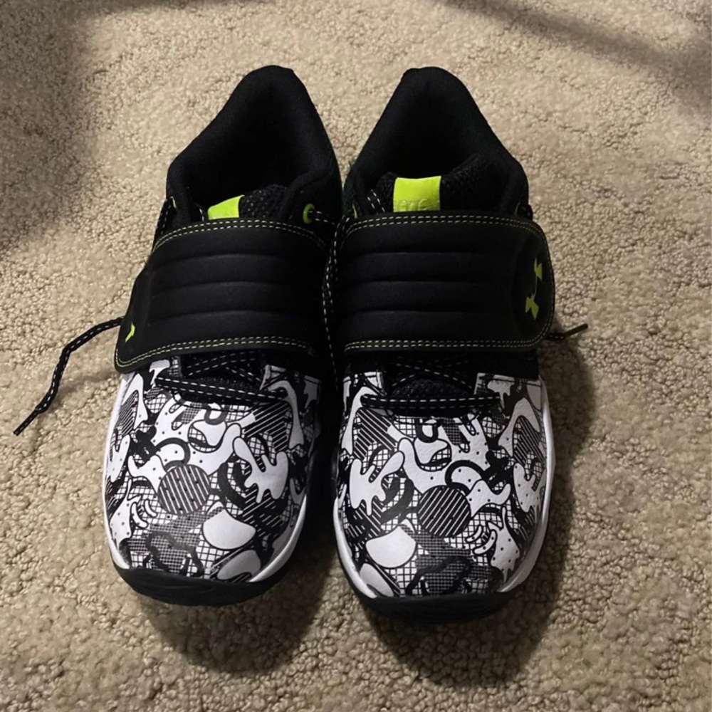 Boys shoes